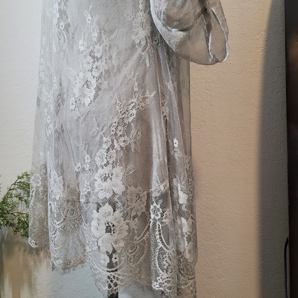 Fashion Concepts Grey Lace Overlay Pullover Mini Dress with Bell Sleeves X-Large - Picture 4 of 10